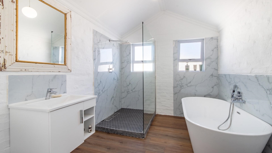 5 Bedroom Property for Sale in Grotto Bay Western Cape
